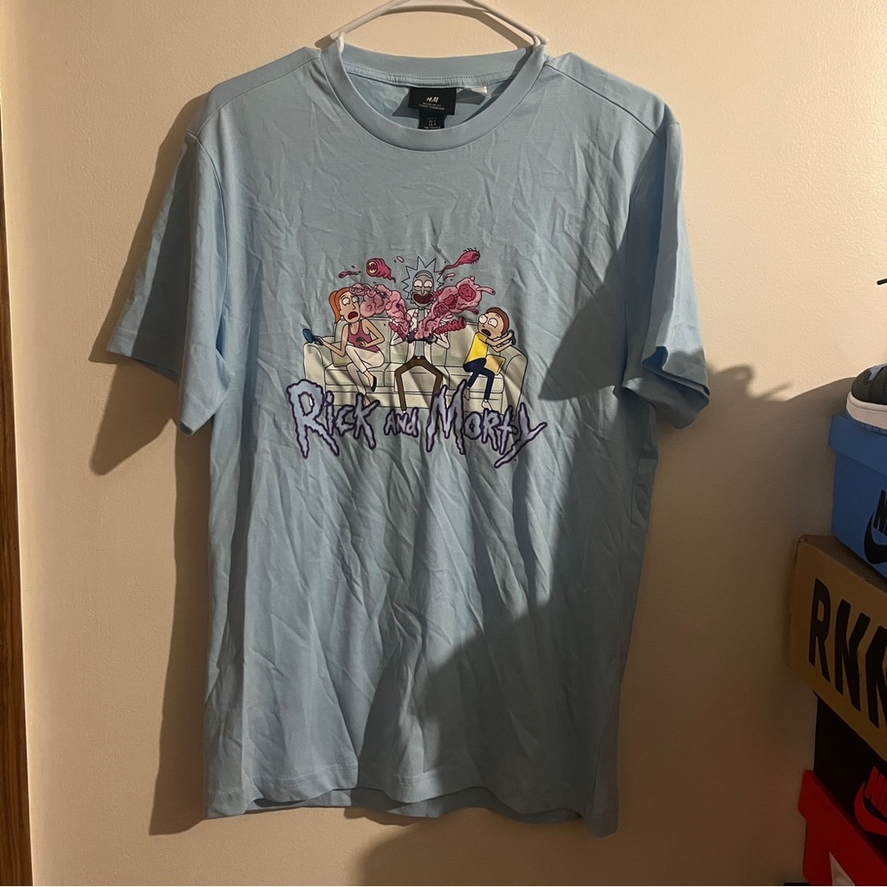Crew-neck T-shirt in soft cotton jersey with a printed graphic design at front.